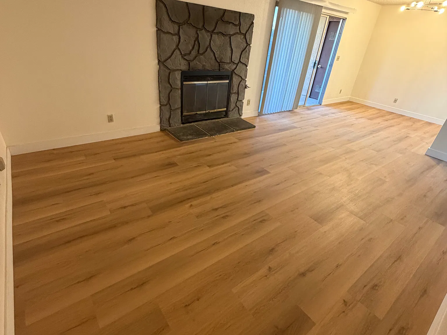 2 bed, 900 sqft, $1,800 — Photo 2