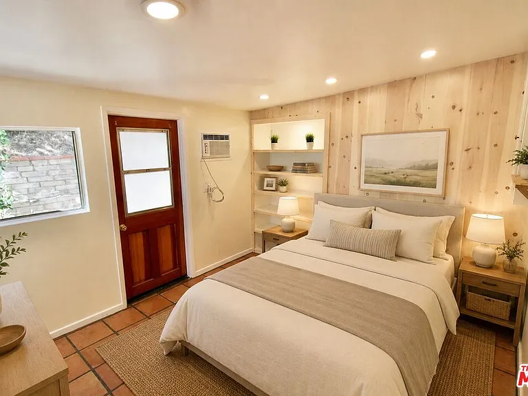 20200 Paradise Ln #A — Photo 10