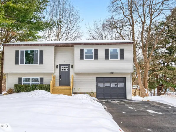 4 Royal Court, Stillwater, NY 12170