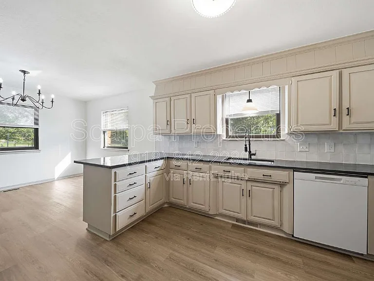 11648 N 104th East Ave — Photo 13