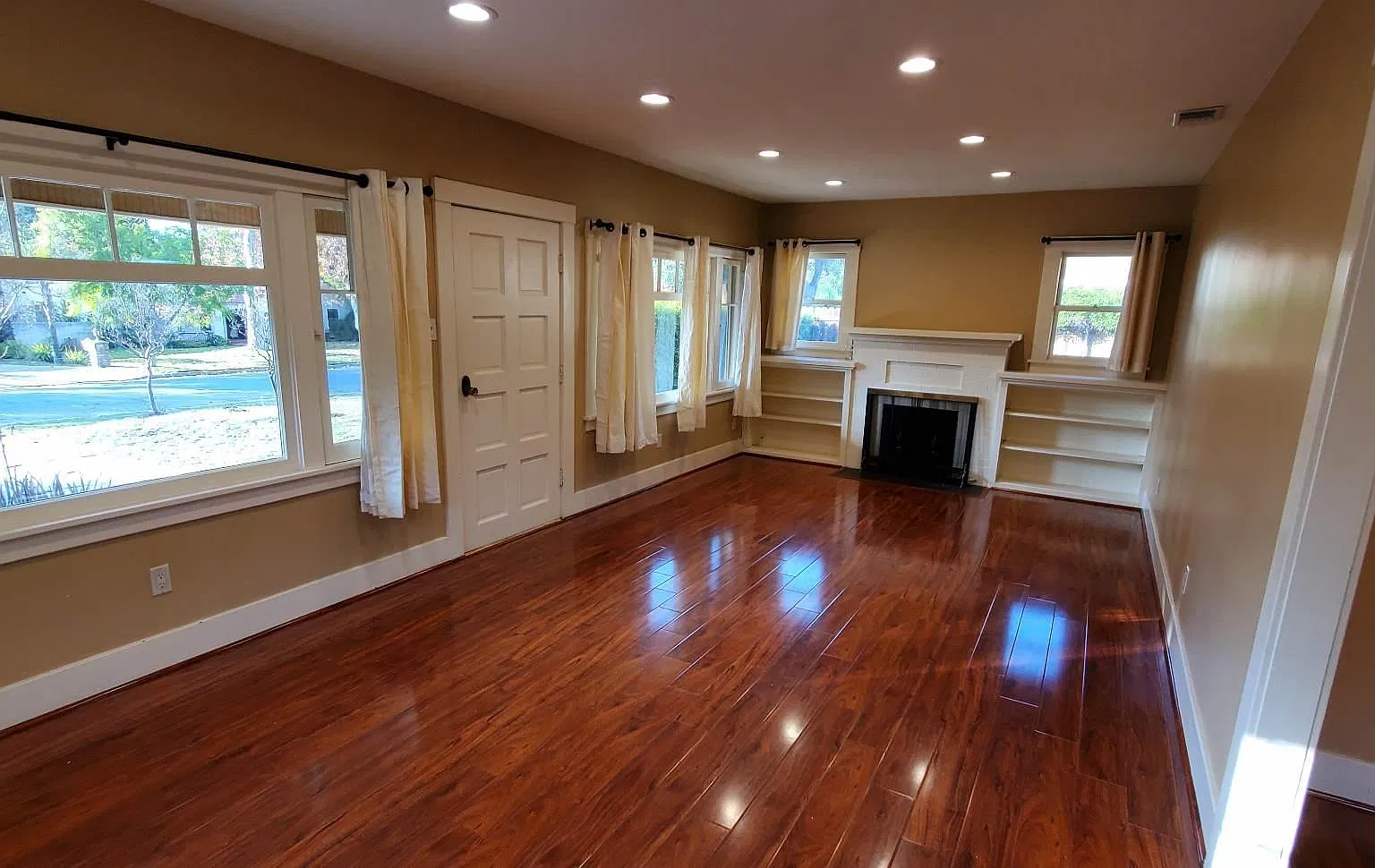 1721 Camulos Ave — Photo 3