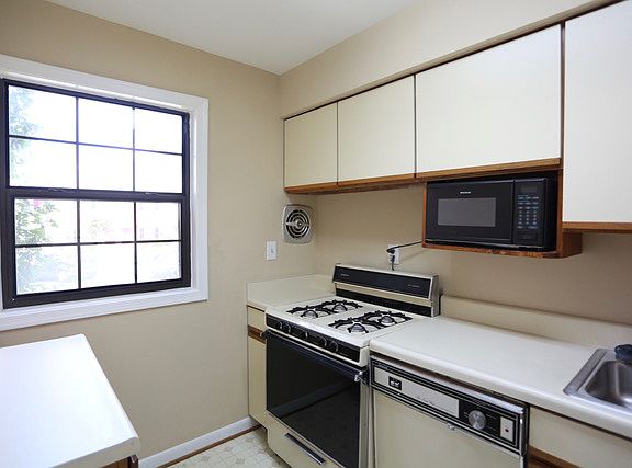 4th image of 11125 Rock Garden Dr