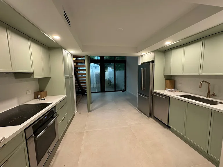 2905 Bird Ave — Photo 2