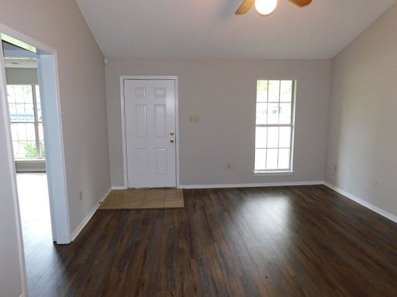4th image of 1125 McGowan Dr
