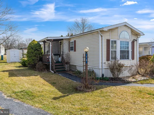 76 Juniper Ct, Bath, PA 18014