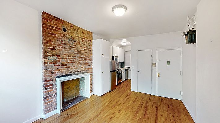 1st image of 267 E 10th St APT 6