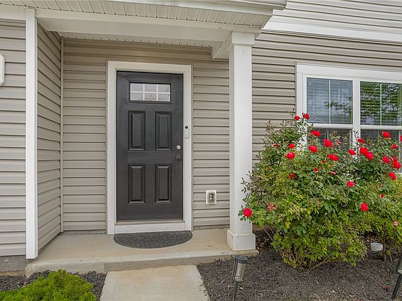 5th image of 10 Wedgemere Dr