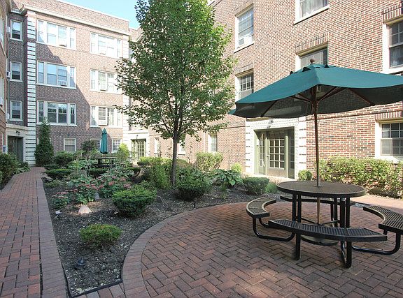 3rd image of 437 N Lombard Ave APT 1