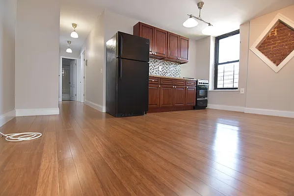 Rented by Zuz Realty | media 33