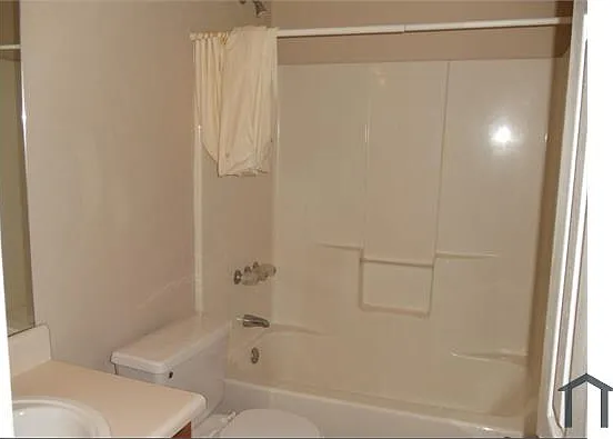 527 Fieldgreen Dr — Photo 4