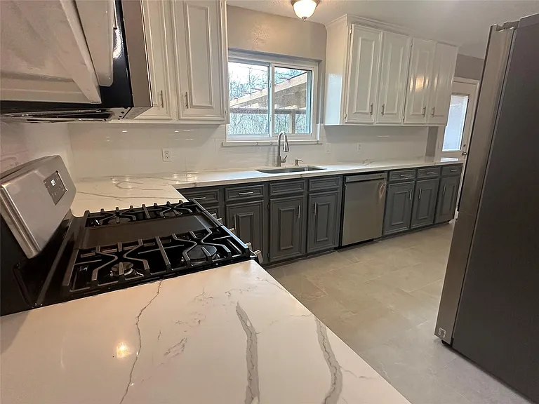 501 Cindyrella Dr — Photo 5