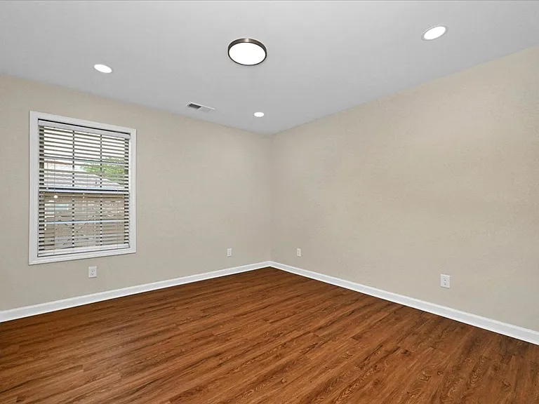 1104 Brownstone Way — Photo 10