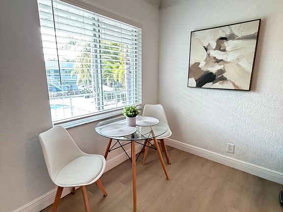 4th image of 1460 NE 18th St APT 211