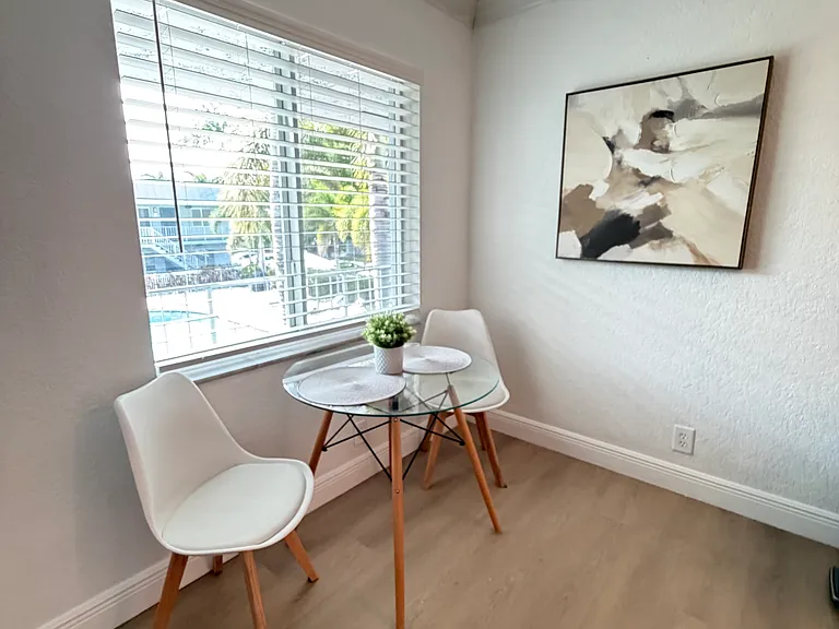 1460 NE 18th St #211 — Photo 4
