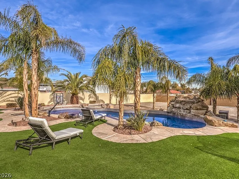 2780 El Camino Rd — Photo 75