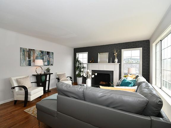3rd image of 1190 Villa Ave