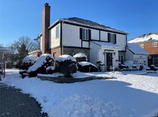 7808 221st St, Oakland Gardens, NY 11364