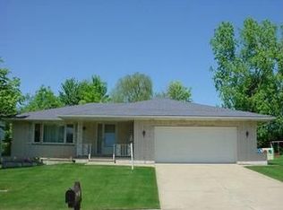 1400 Vicksburg Dr, Parma, OH 44134