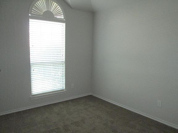 3rd image of 5007 Lakepark Dr