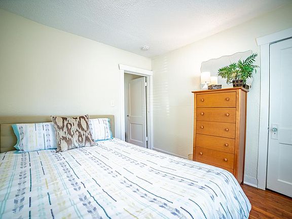 2nd image of 4200 Locust St APT 1N