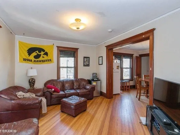 922 E Jefferson St, Iowa City, IA 52245