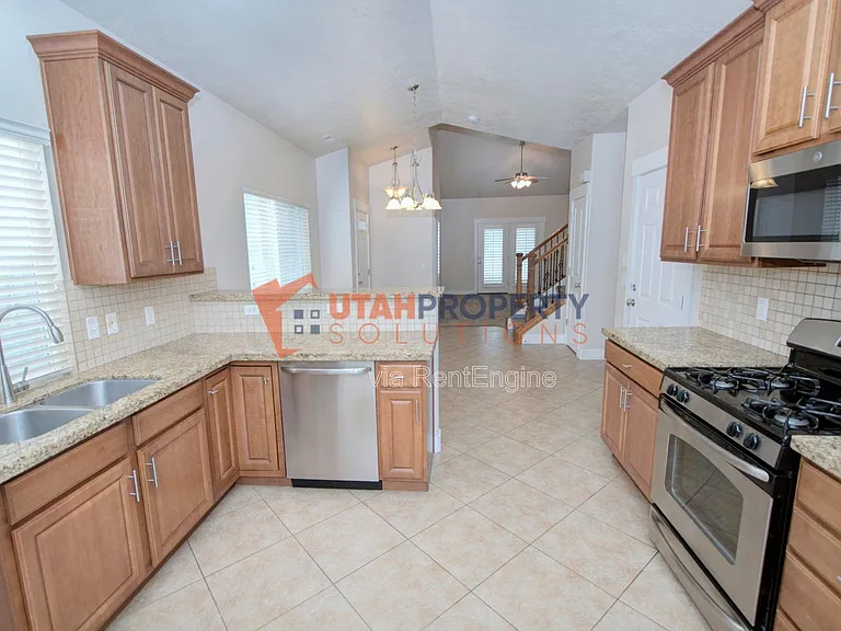 1046 E Quarry View Way — Photo 8