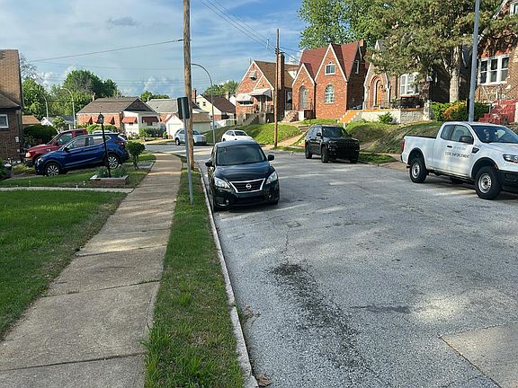 4th image of 8823 Park Ln