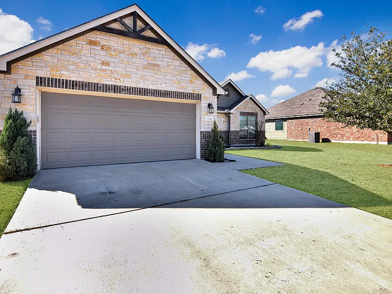 7316 Amber Meadow Loop — Photo 1