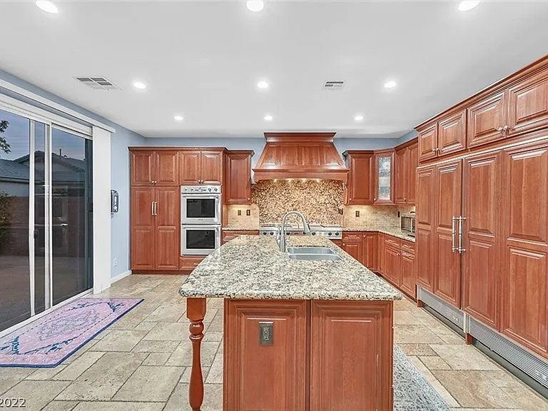 11077 Turlington Ln — Photo 2