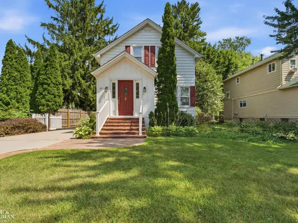 211 S 10th St, Saint Clair, MI 48079