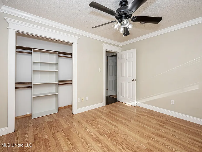 20608 Scarborough Rd — Photo 30