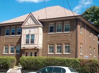 326 W 12th St, Davenport, IA 52803