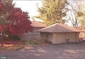 2nd image of 1111 Meetinghouse Rd