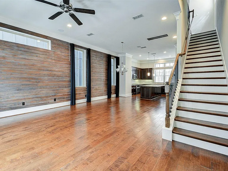 720 N Shepherd Dr — Photo 6
