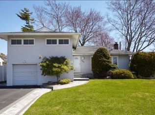 499 May Ln, East Meadow, NY 11554