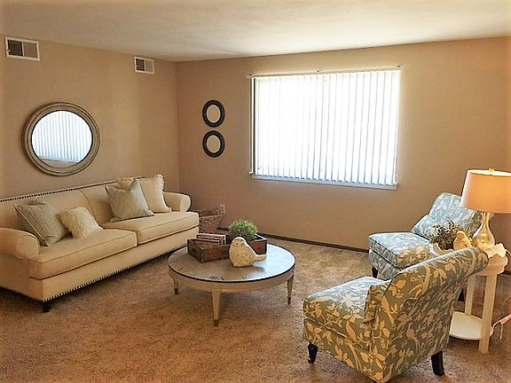3rd image of 806 W Pine Hill Ln APT 01
