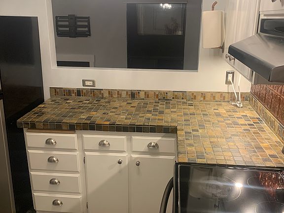 3rd image of 406 Stonewood Dr