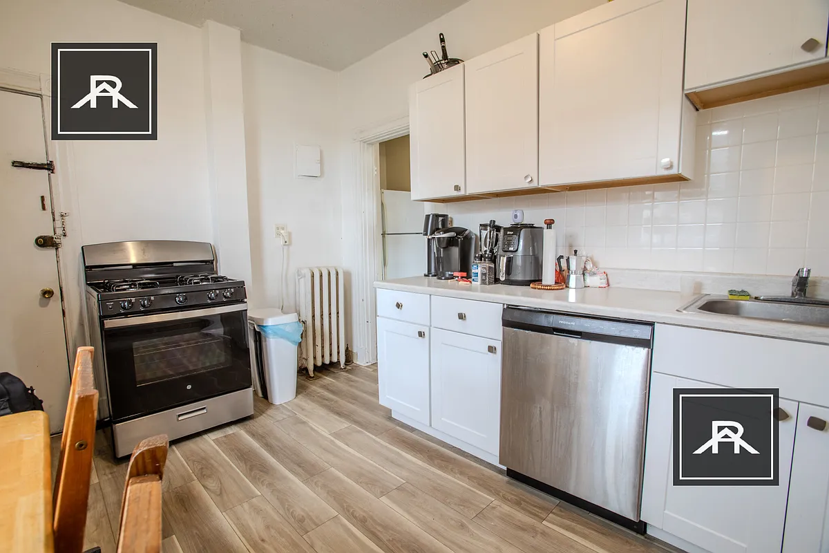 Photo 2 of 8 - 22 Glenville Ave #3 - Allston, MA Building Photo - 22 Glenville Ave #3