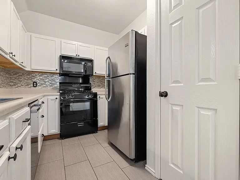14525 Harris Ridge Blvd #B — Photo 9