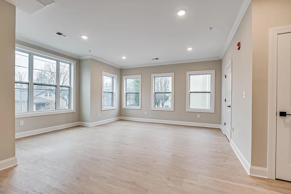 Building Photo - 158 Durham Ave #2A