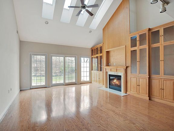 2nd image of 161 Pond View Dr