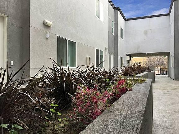 5th image of 15121 Rayen St APT 19