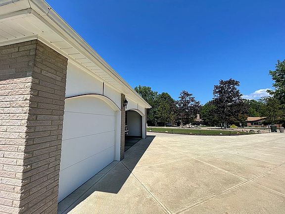 2nd image of 8400 Oak Knoll Ct