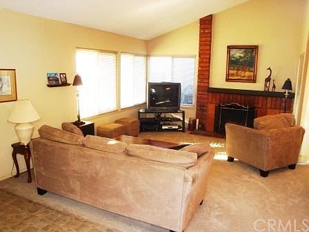 3rd image of 1328 S Pembrooke Ln