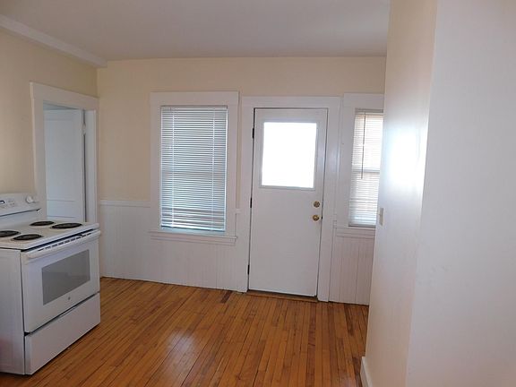 3rd image of 1161 Washington St
