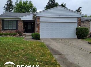 457 Sandehurst Dr, Grand Blanc, MI 48439