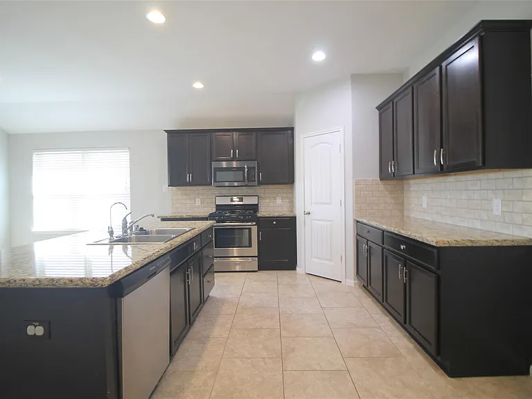 3410 McDonough Way — Photo 6