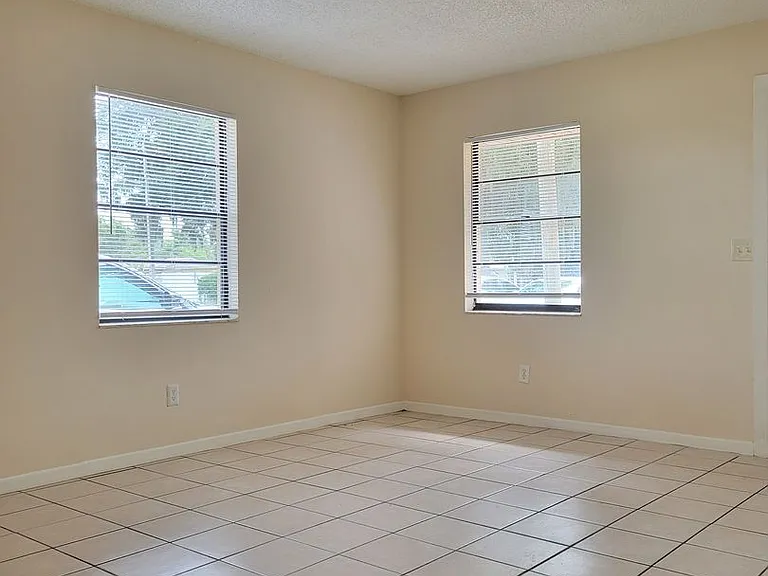 2101 Avenue G NW — Photo 2