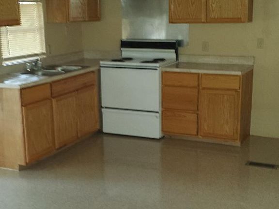 2nd image of 1408 Dawn Dr N