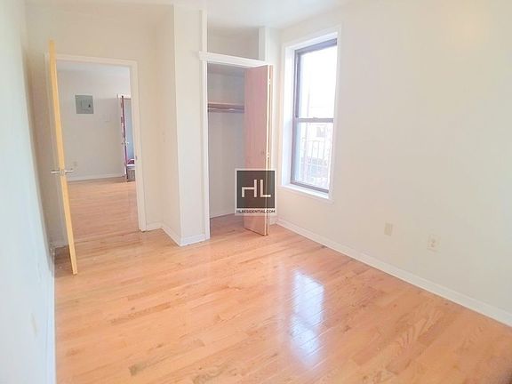 2nd image of 754 Park Pl APT 1